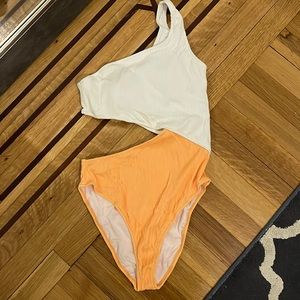 Chose one should cutout swim suit